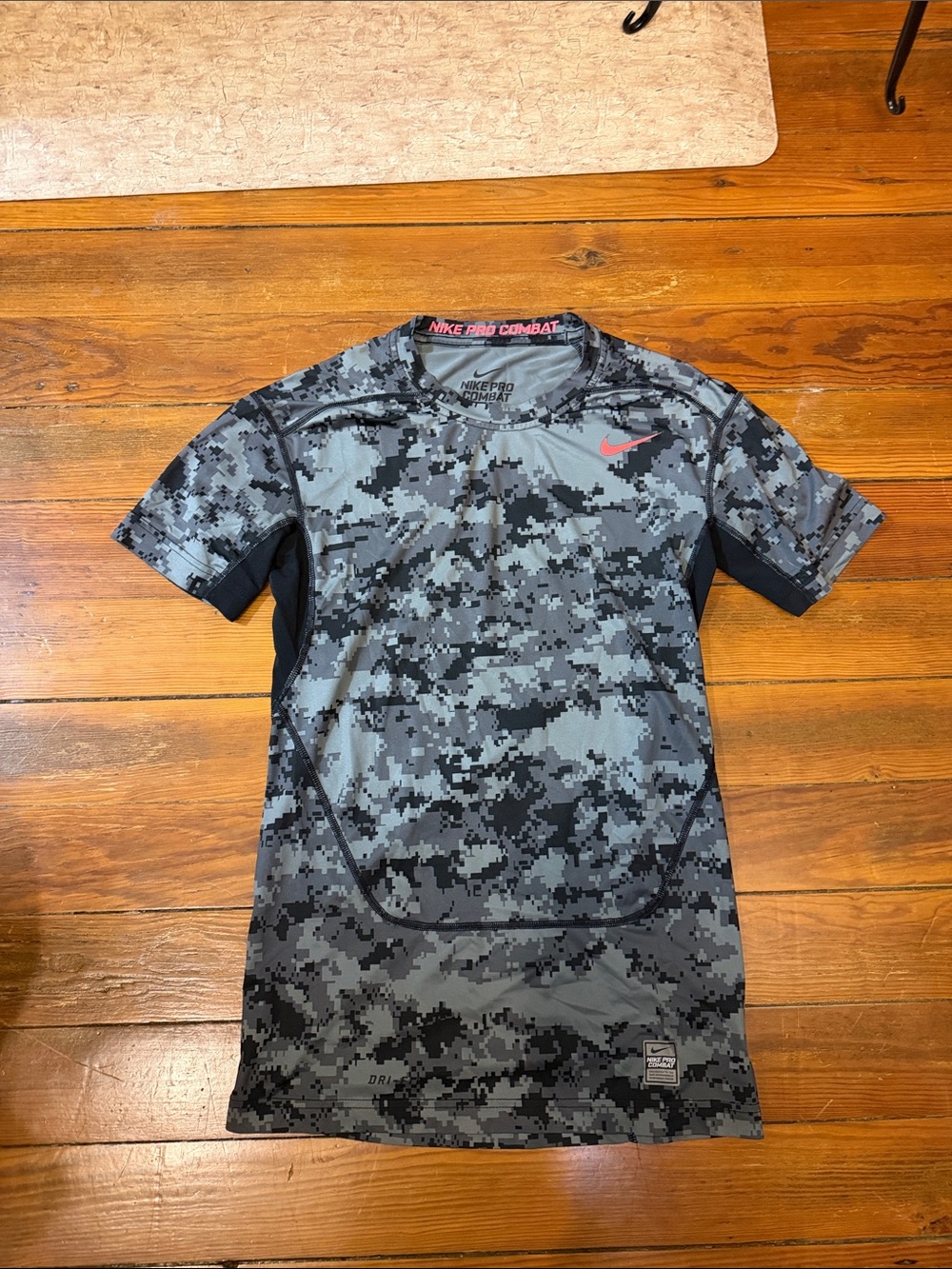 Nike Men’s Gray Digital Camo Short Sleeve Training Tee with Red Swoosh